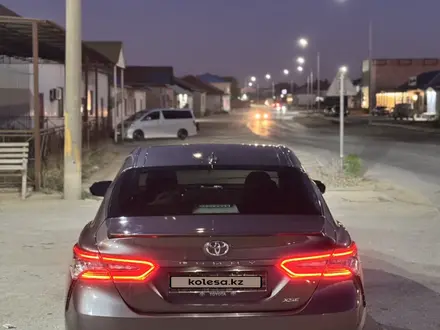 Toyota Camry 2022 года за 14 500 000 тг. в Актау – фото 2
