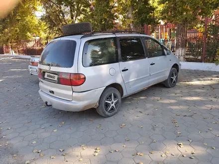 Volkswagen Sharan 1996 года за 1 600 000 тг. в Уральск – фото 3