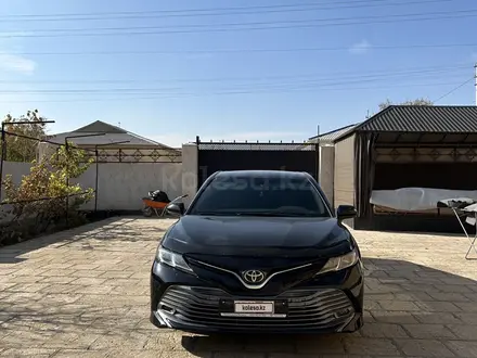 Toyota Camry 2018 года за 8 500 000 тг. в Жанаозен