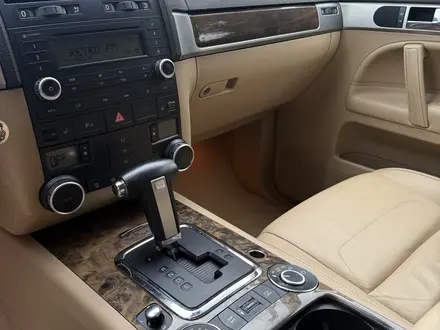 Volkswagen Touareg 2007 года за 7 000 000 тг. в Алматы – фото 8