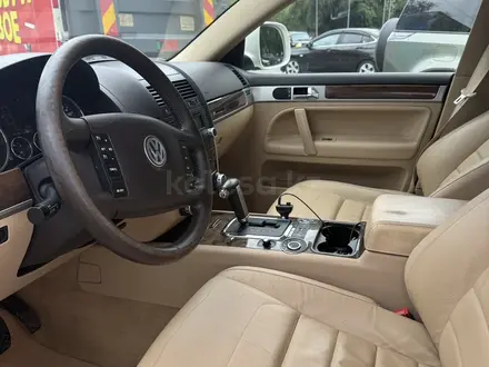 Volkswagen Touareg 2007 года за 7 000 000 тг. в Алматы – фото 9
