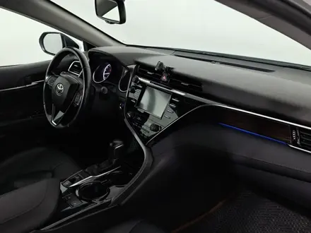 Toyota Camry 2020 года за 12 130 000 тг. в Астана – фото 15