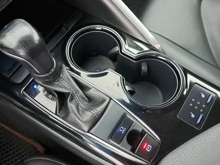 Toyota Camry 2020 года за 12 130 000 тг. в Астана – фото 21