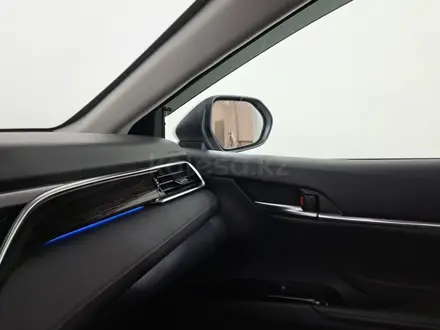 Toyota Camry 2020 года за 12 130 000 тг. в Астана – фото 22