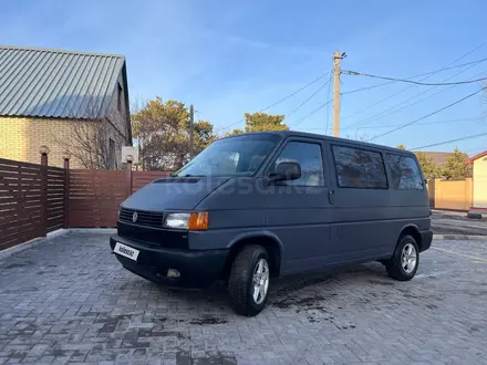 Volkswagen Caravelle 1995 года за 3 500 000 тг. в Караганда