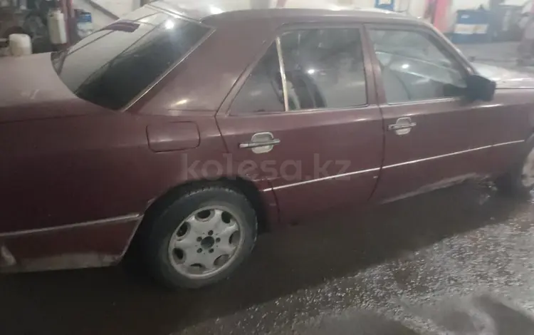 Mercedes-Benz E 260 1991 годаfor650 000 тг. в Астана