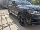 Volkswagen Touareg 2010 года за 9 500 000 тг. в Шымкент – фото 3