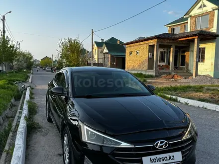 Hyundai Elantra 2019 года за 7 900 000 тг. в Шымкент – фото 3
