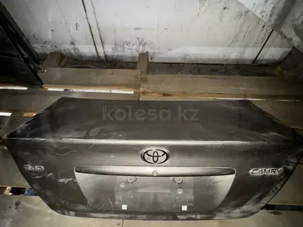 Крышка багажника седан TOYOTA CAMRY 30 за 30 000 тг. в Астана