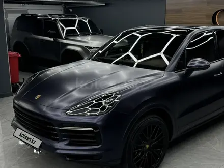 Porsche Cayenne 2018 года за 38 000 000 тг. в Алматы – фото 2