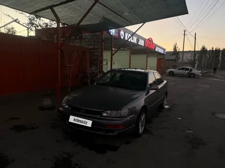 Toyota Camry 1993 года за 1 800 000 тг. в Шымкент – фото 2