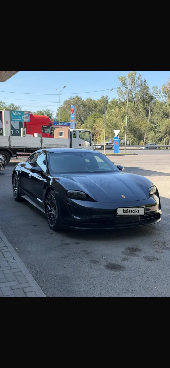 Порше Taycan, 2021