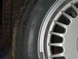 Е38. Шина и дисками комплект за 200 000 тг. в Шымкент – фото 2