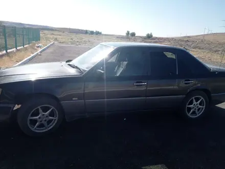 Mercedes-Benz E 200 1991 года за 850 000 тг. в Жанатас – фото 5