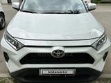 Toyota RAV4 2020 года за 13 300 000 тг. в Алматы