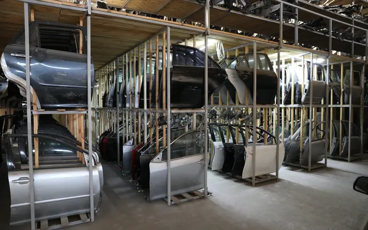 Дверь передняя задняя левая правая на Ниссан за 2 025 тг. в Атырау