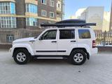 Jeep Liberty 2011 года за 7 900 000 тг. в Актау – фото 2