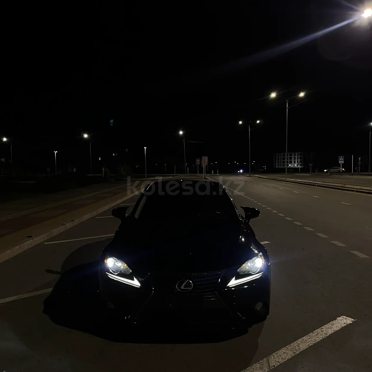 Lexus is-250, 2014