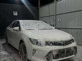 Toyota Camry 2017 годаfor11 500 000 тг. в Шымкент – фото 2