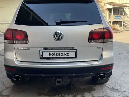 Volkswagen Touareg 2007 года за 8 600 000 тг. в Алматы – фото 4