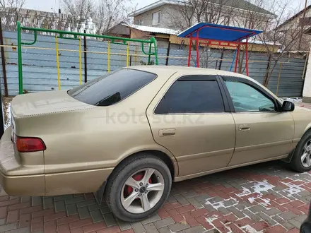 Toyota Camry 2001 года за 3 300 000 тг. в Алматы – фото 2