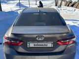 Toyota Camry 2021 года за 12 500 000 тг. в Уральск – фото 2