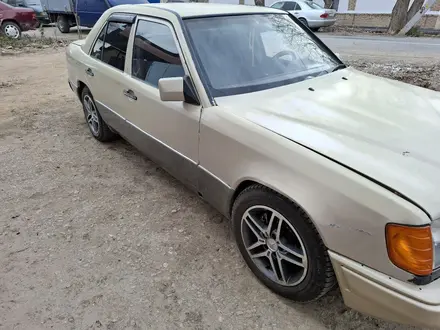 Mercedes-Benz E 230 1992 года за 1 200 000 тг. в Кызылорда – фото 2