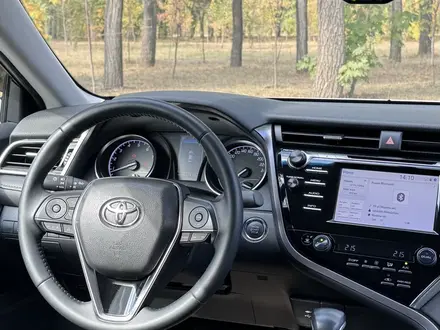 Toyota Camry 2020 года за 12 800 000 тг. в Алматы – фото 13
