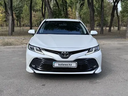 Toyota Camry 2020 года за 12 800 000 тг. в Алматы – фото 4
