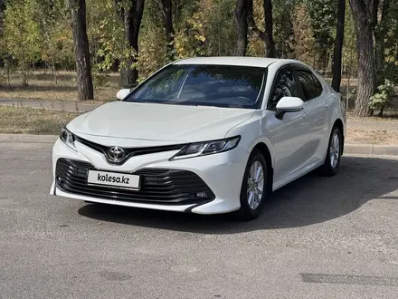 Toyota Camry 2020 года за 12 800 000 тг. в Алматы – фото 2