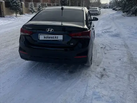 Hyundai Accent 2018 года за 6 900 000 тг. в Караганда – фото 2