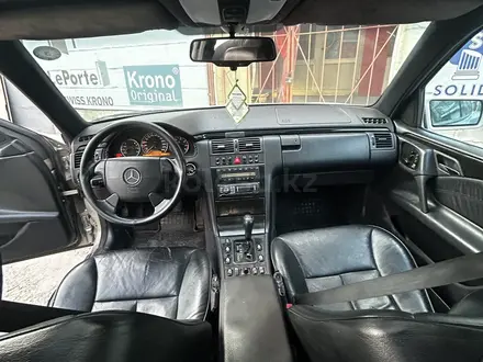 Mercedes-Benz E 320 1998 года за 4 000 000 тг. в Шымкент – фото 13