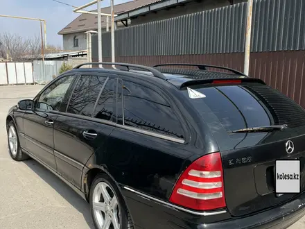 Mercedes-Benz C 240 2002 года за 2 300 000 тг. в Алматы