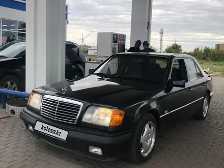 Mercedes-Benz E 220 1992 годаүшін2 000 000 тг. в Караганда