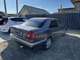 Mercedes-Benz C 180 1996 года за 2 100 000 тг. в Атырау – фото 3