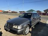 Mercedes-Benz C 180 1996 года за 2 100 000 тг. в Атырау – фото 2