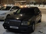 Mercedes-Benz E 300 1993 года за 1 800 000 тг. в Караганда – фото 2