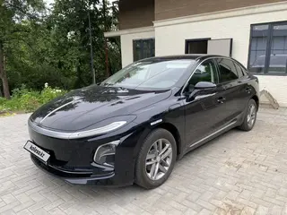 Hongqi E-QM5