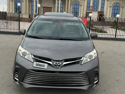 Toyota Sienna 2014 года за 15 200 000 тг. в Актау