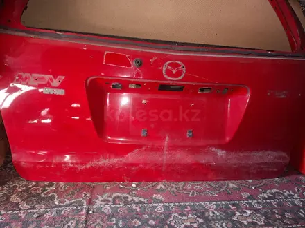 Дверь багажника Mazda MPV за 15 000 тг. в Костанай – фото 2