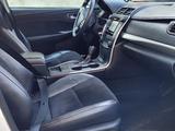 Toyota Camry 2015 года за 9 800 000 тг. в Алматы – фото 2