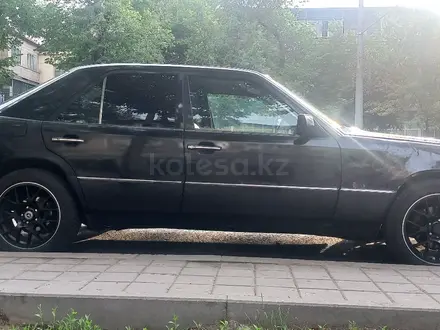 Mercedes-Benz E 220 1994 годаүшін1 500 008 тг. в Алматы – фото 3