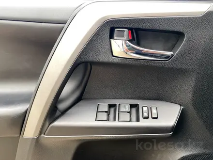 Toyota RAV4 2018 года за 12 420 000 тг. в Алматы – фото 15