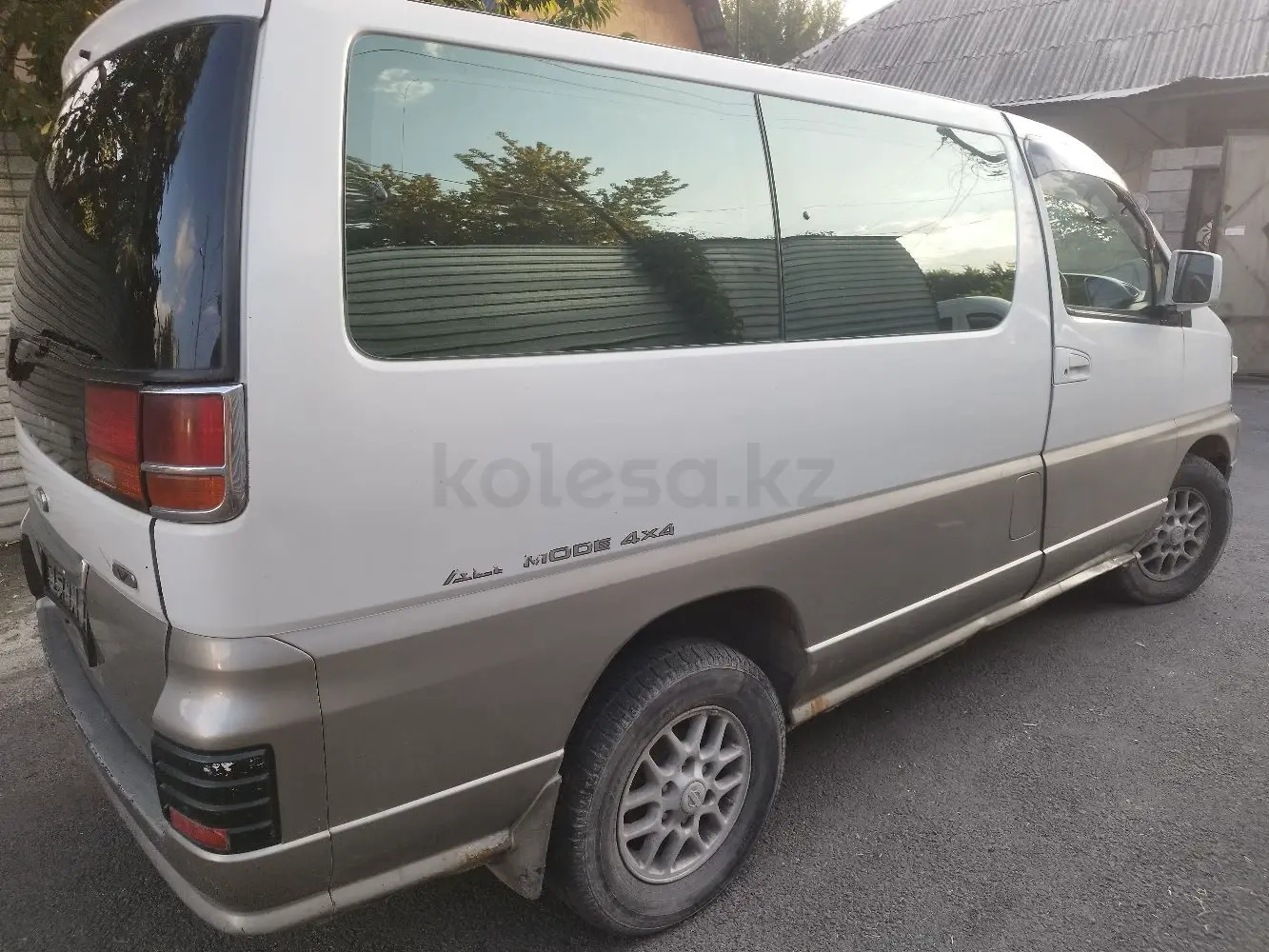 Nissan Elgrand, 1999
