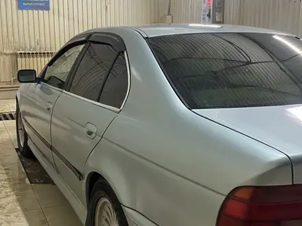 BMW 523 1998 года за 3 200 000 тг. в Жанаозен – фото 4