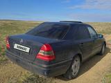 Mercedes-Benz C 180 1997 года за 1 200 000 тг. в Актобе – фото 2