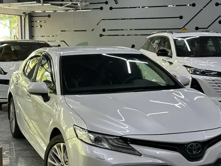 Toyota Camry 2020 года за 14 000 000 тг. в Алматы