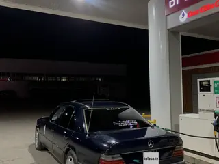 Mercedes-Benz E 230