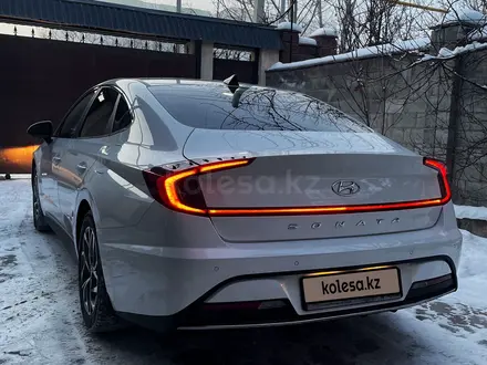 Hyundai Sonata 2022 года за 13 000 000 тг. в Алматы