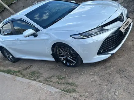 Toyota Camry 2019 года за 12 400 000 тг. в Астана – фото 3